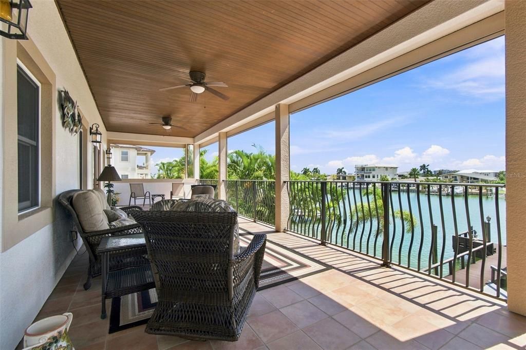 For Sale: $2,995,000 (4 beds, 5 baths, 3992 Square Feet)