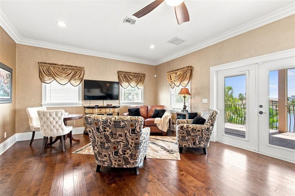 For Sale: $2,995,000 (4 beds, 5 baths, 3992 Square Feet)
