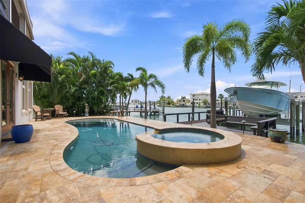 For Sale: $2,995,000 (4 beds, 5 baths, 3992 Square Feet)