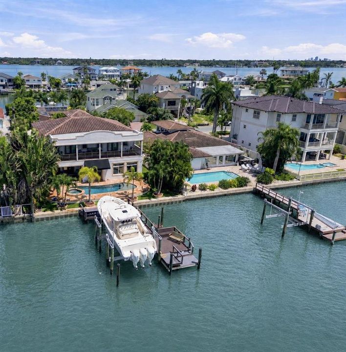 For Sale: $2,995,000 (4 beds, 5 baths, 3992 Square Feet)