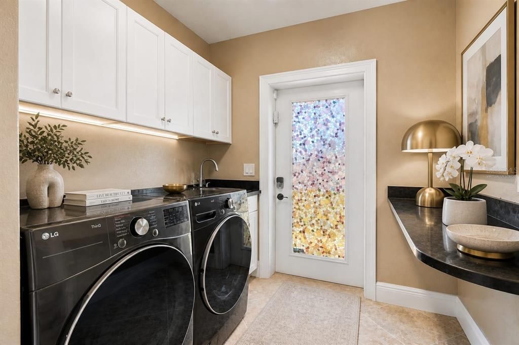 For Sale: $2,995,000 (4 beds, 5 baths, 3992 Square Feet)