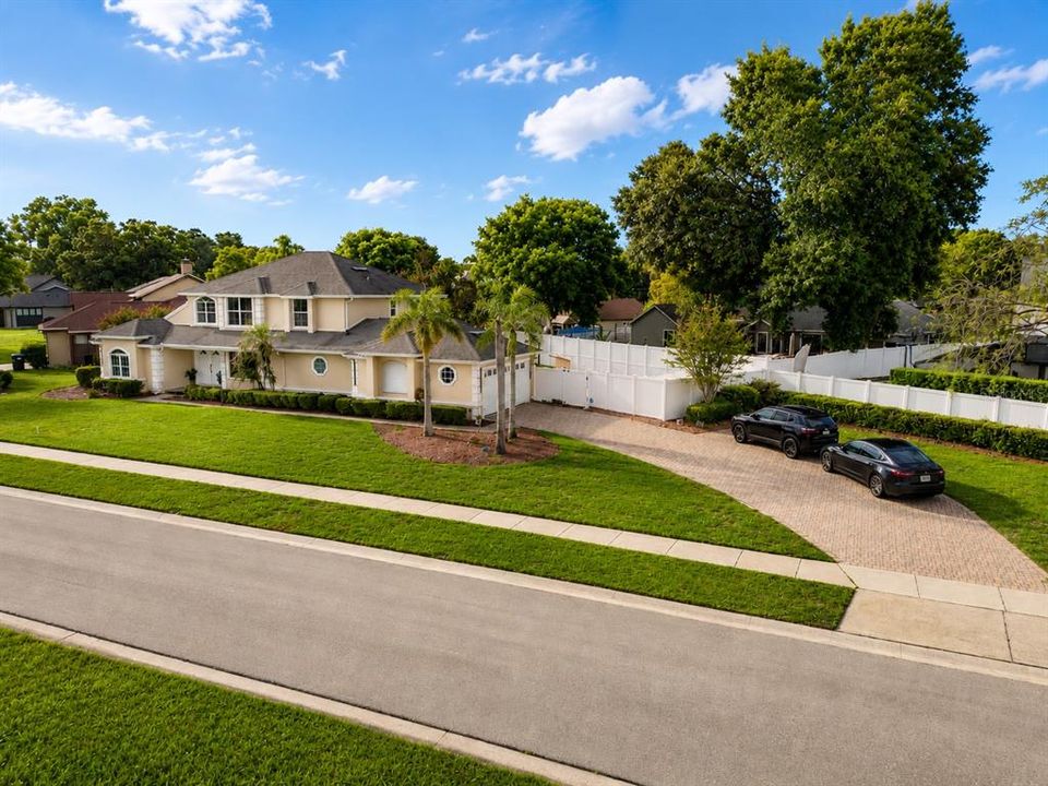 For Sale: $799,000 (4 beds, 2 baths, 2729 Square Feet)