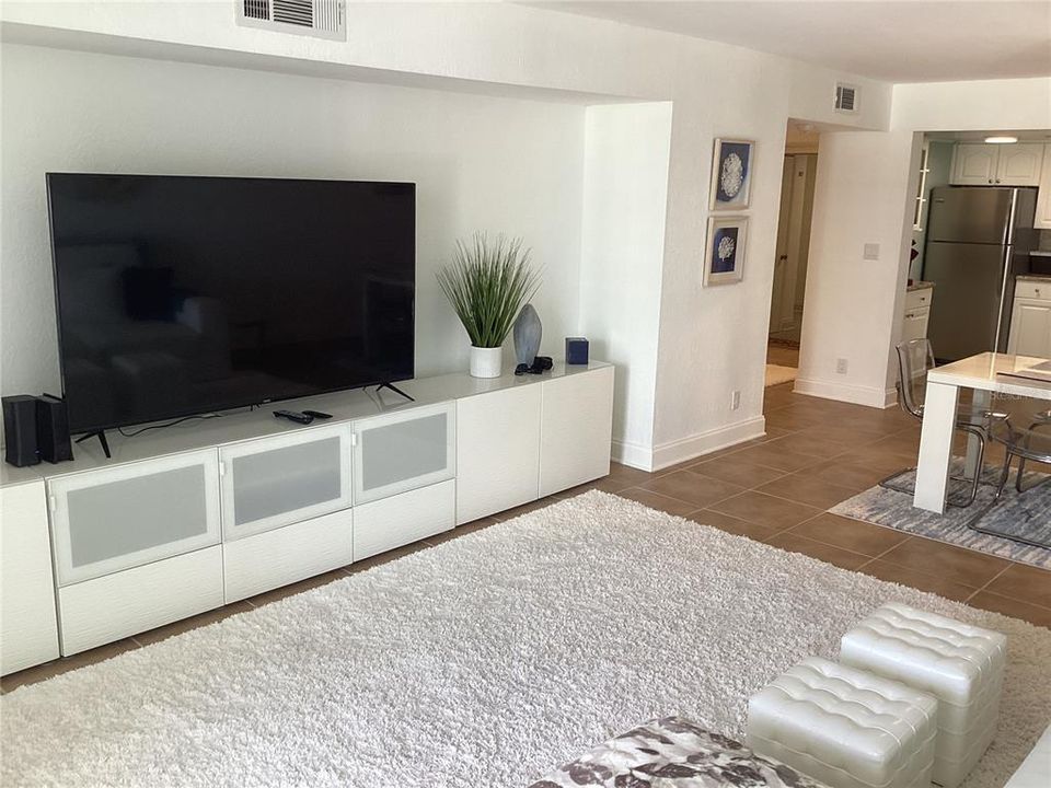 For Rent: $3,400 (2 beds, 2 baths, 1298 Square Feet)