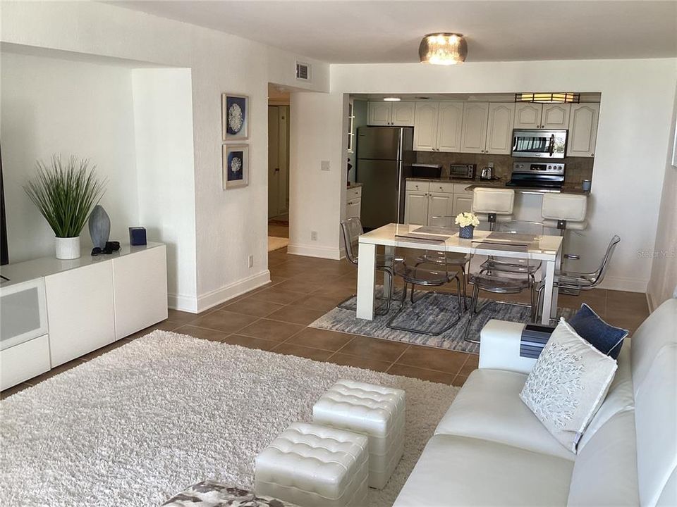 For Rent: $3,400 (2 beds, 2 baths, 1298 Square Feet)