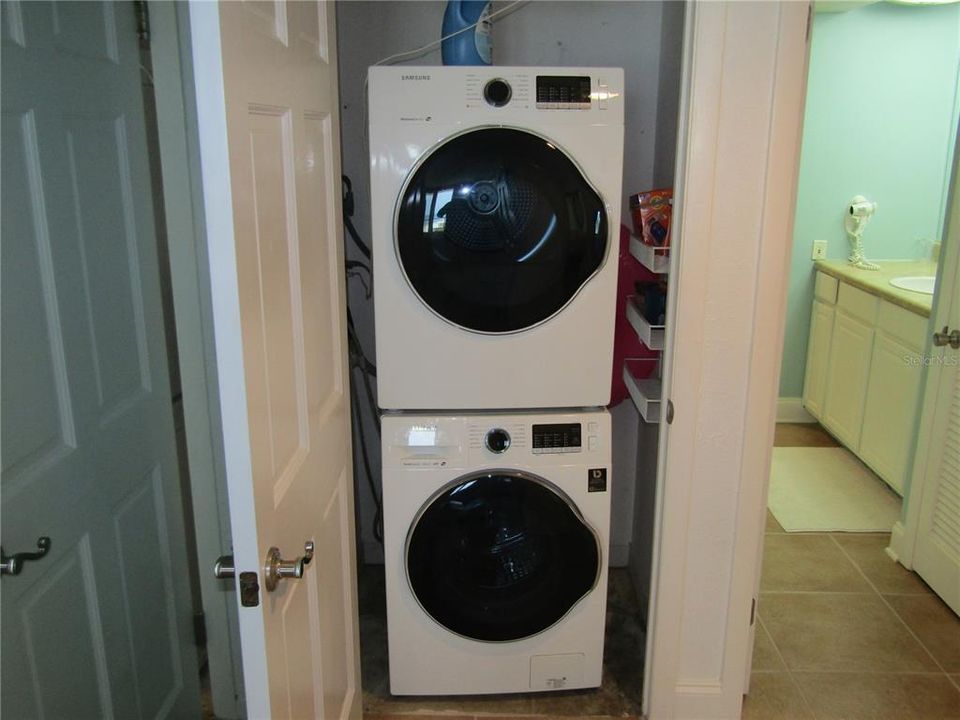 For Rent: $3,400 (2 beds, 2 baths, 1298 Square Feet)