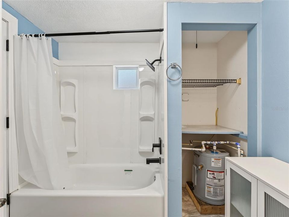 En Venta: $269,000 (4 camas, 2 baños, 1620 Pies cuadrados)
