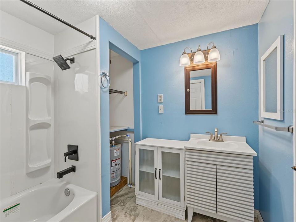 En Venta: $269,000 (4 camas, 2 baños, 1620 Pies cuadrados)