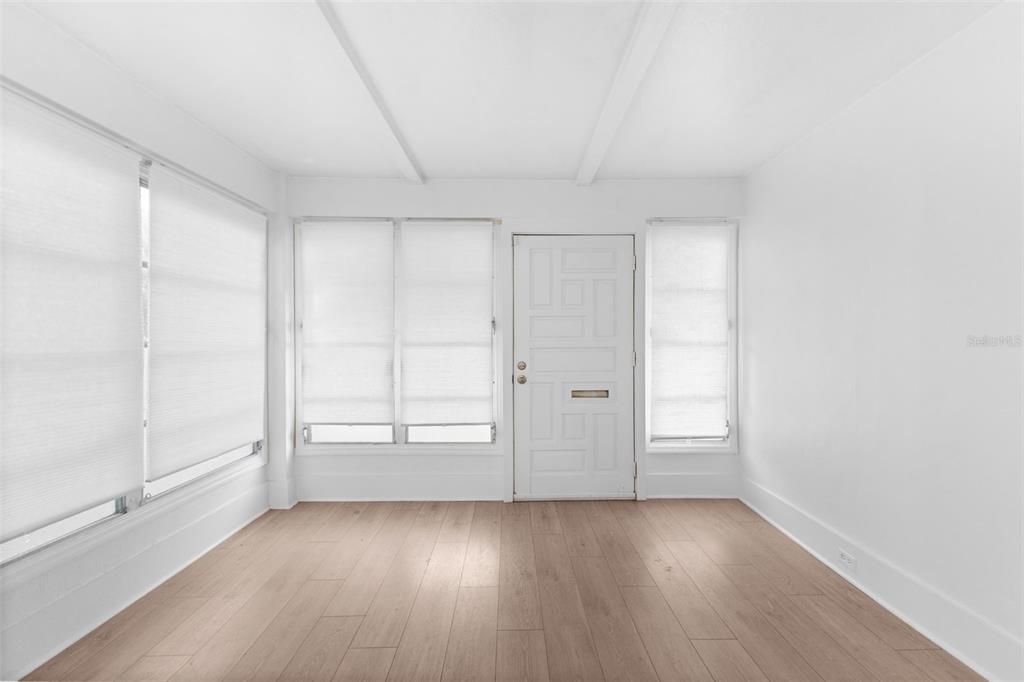 For Rent: $1,700 (2 beds, 1 baths, 864 Square Feet)