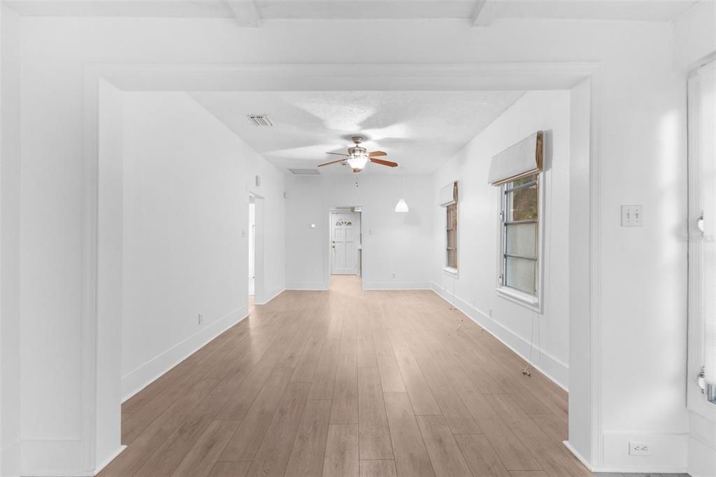 For Rent: $1,700 (2 beds, 1 baths, 864 Square Feet)
