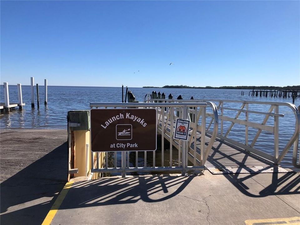 На продажу: $499,900 (20.43 acres)