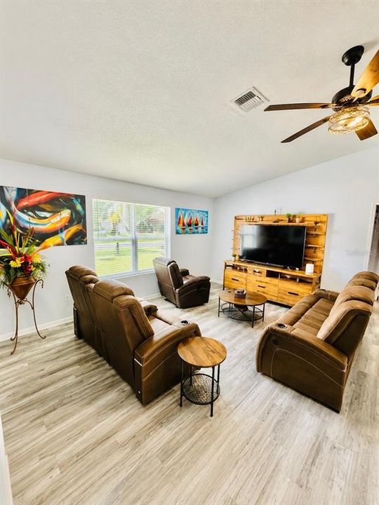For Sale: $295,000 (3 beds, 2 baths, 1480 Square Feet)