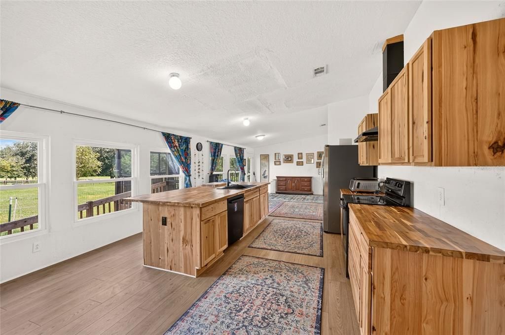 For Sale: $399,950 (3 beds, 2 baths, 1860 Square Feet)
