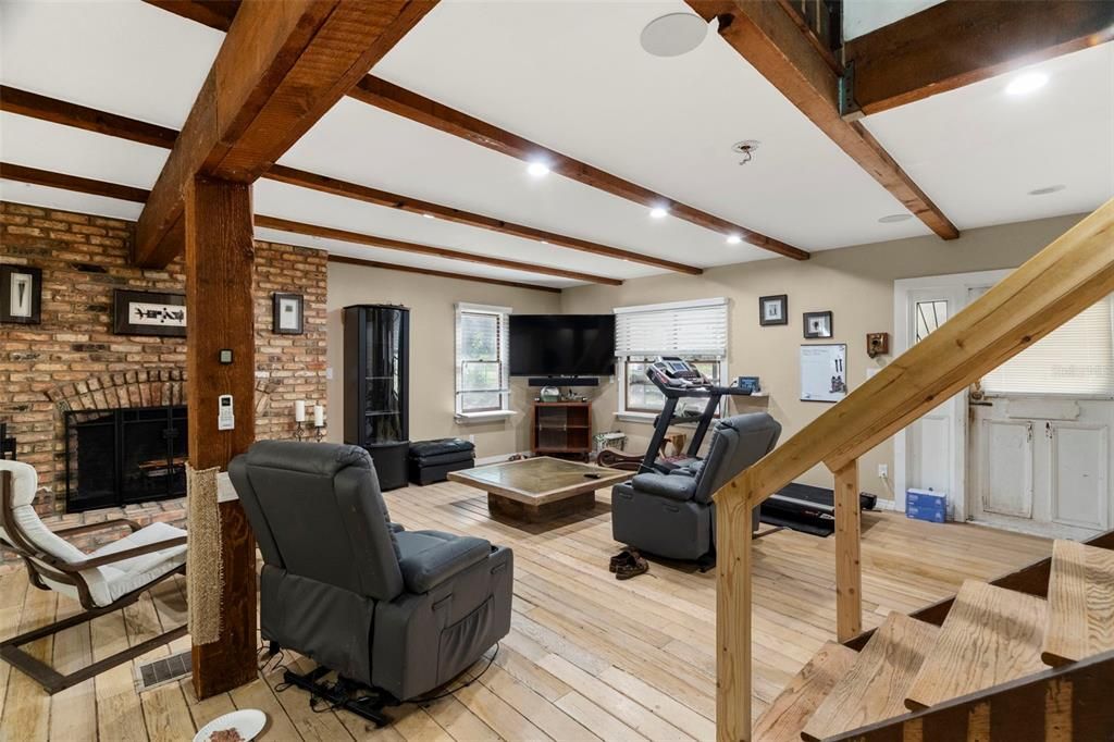 For Sale: $525,000 (6 beds, 6 baths, 3338 Square Feet)