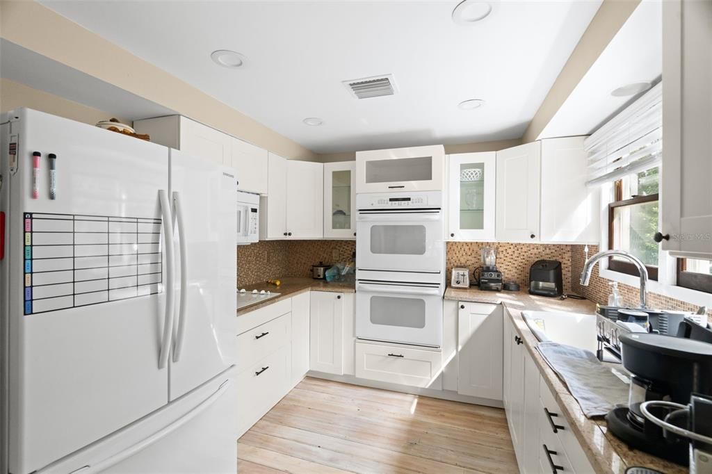 For Sale: $525,000 (6 beds, 6 baths, 3338 Square Feet)