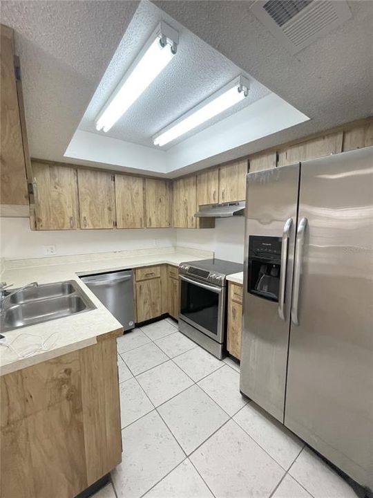 For Rent: $1,600 (2 beds, 2 baths, 900 Square Feet)