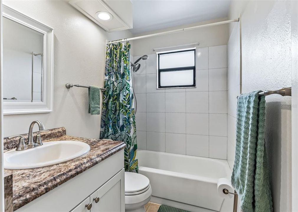 For Sale: $215,000 (2 beds, 2 baths, 1200 Square Feet)