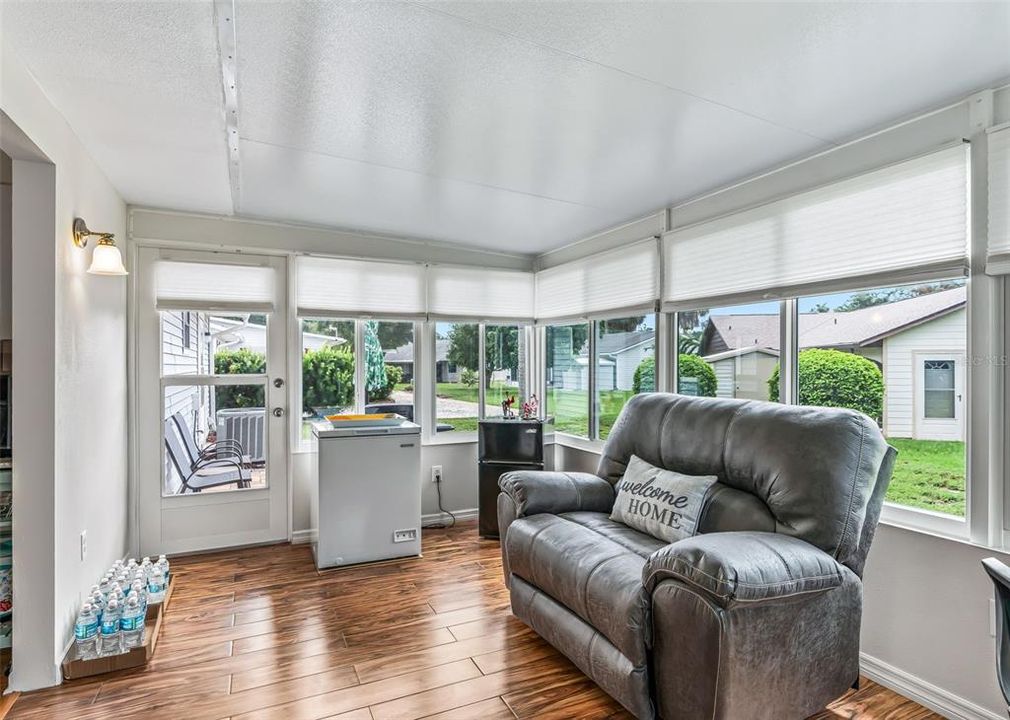 For Sale: $215,000 (2 beds, 2 baths, 1200 Square Feet)