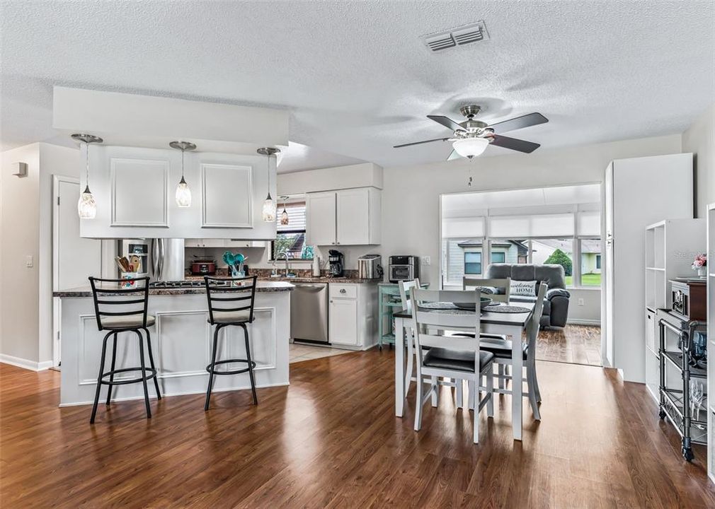 For Sale: $215,000 (2 beds, 2 baths, 1200 Square Feet)