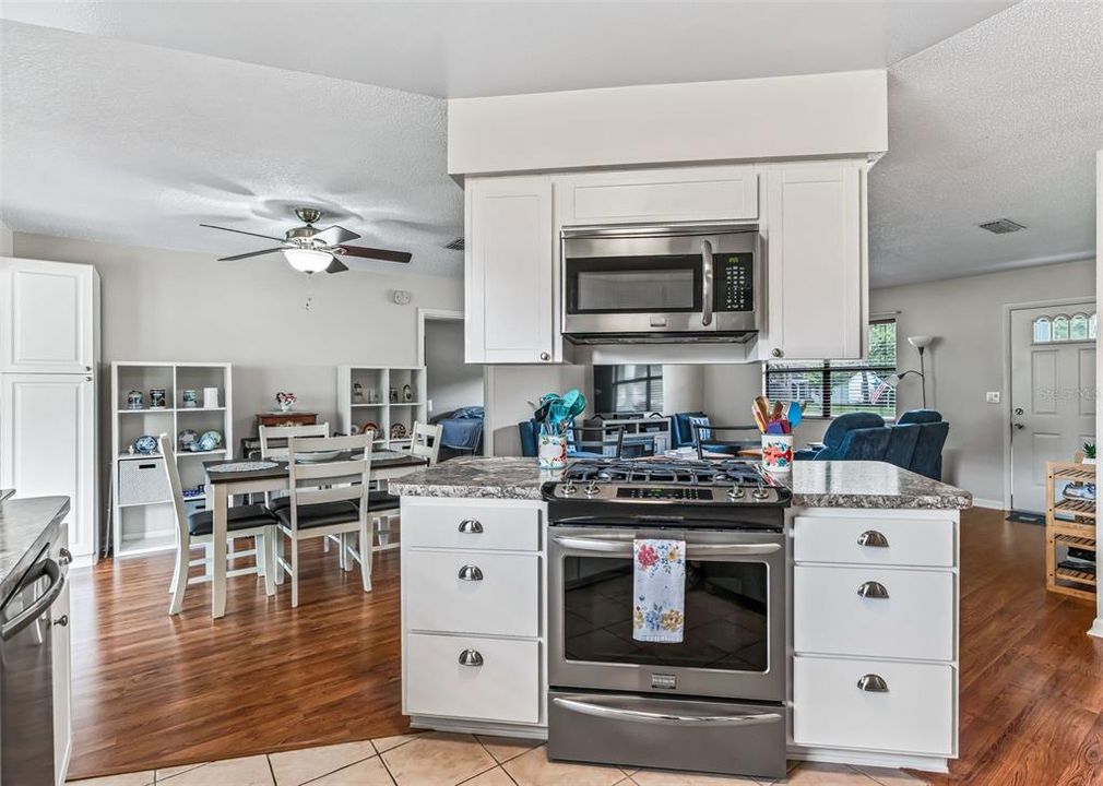 For Sale: $215,000 (2 beds, 2 baths, 1200 Square Feet)
