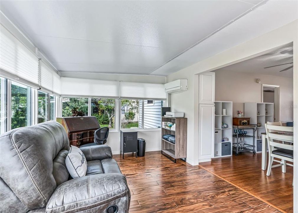 For Sale: $215,000 (2 beds, 2 baths, 1200 Square Feet)