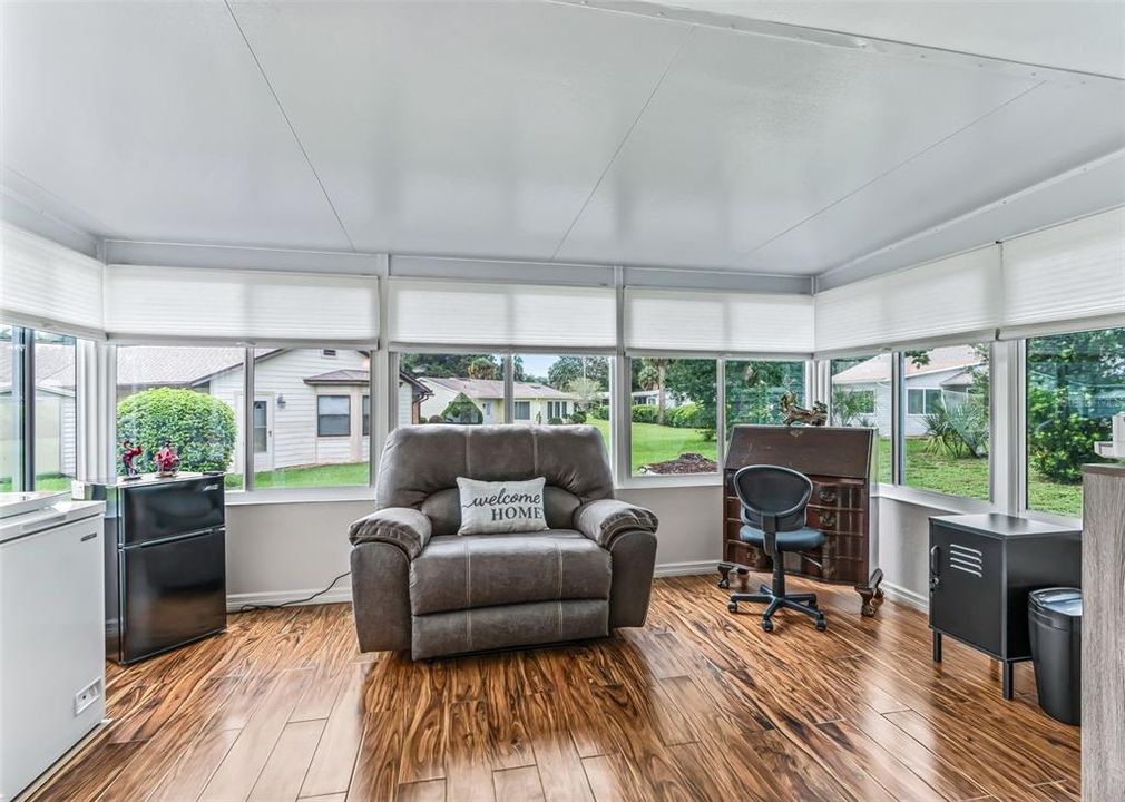 For Sale: $215,000 (2 beds, 2 baths, 1200 Square Feet)