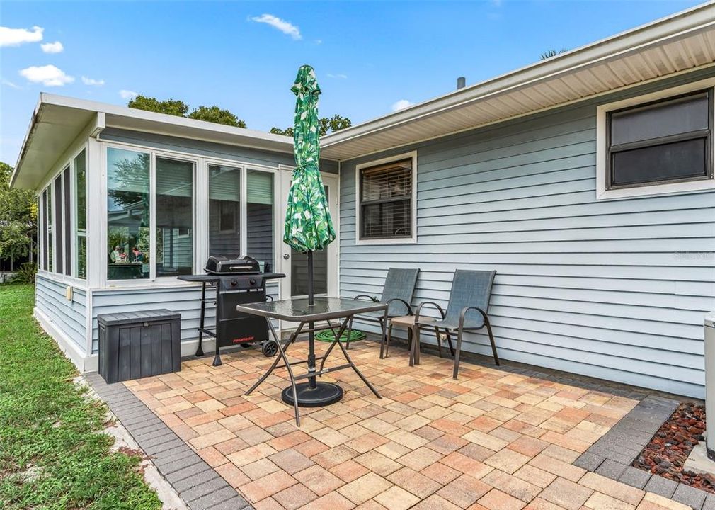 For Sale: $215,000 (2 beds, 2 baths, 1200 Square Feet)