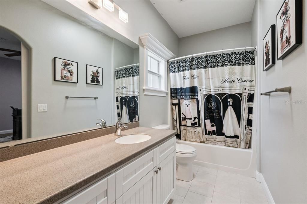For Sale: $849,000 (6 beds, 5 baths, 4105 Square Feet)