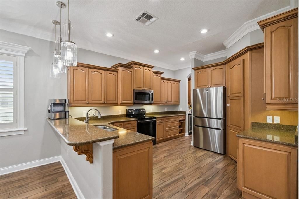 For Sale: $849,000 (6 beds, 5 baths, 4105 Square Feet)