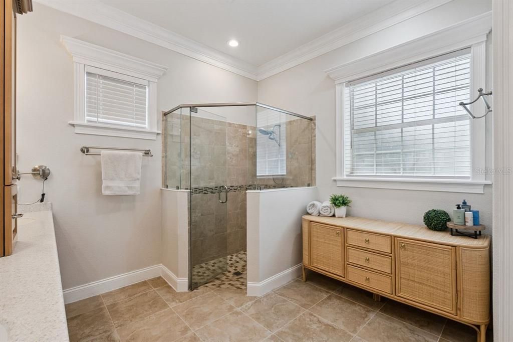 For Sale: $849,000 (6 beds, 5 baths, 4105 Square Feet)