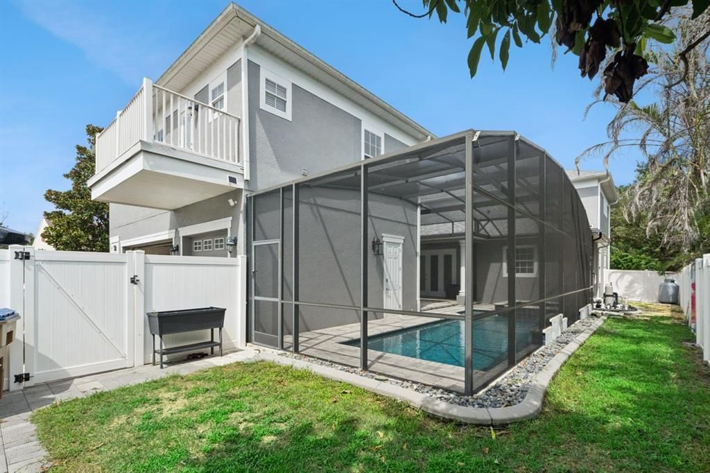 For Sale: $849,000 (6 beds, 5 baths, 4105 Square Feet)