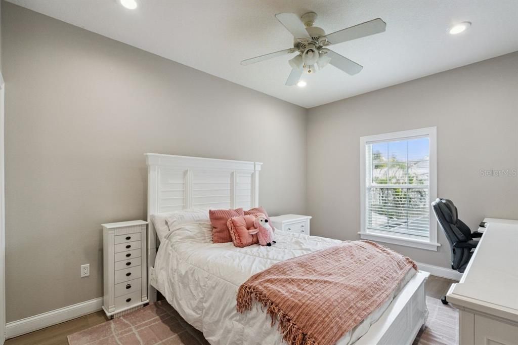 For Sale: $849,000 (6 beds, 5 baths, 4105 Square Feet)