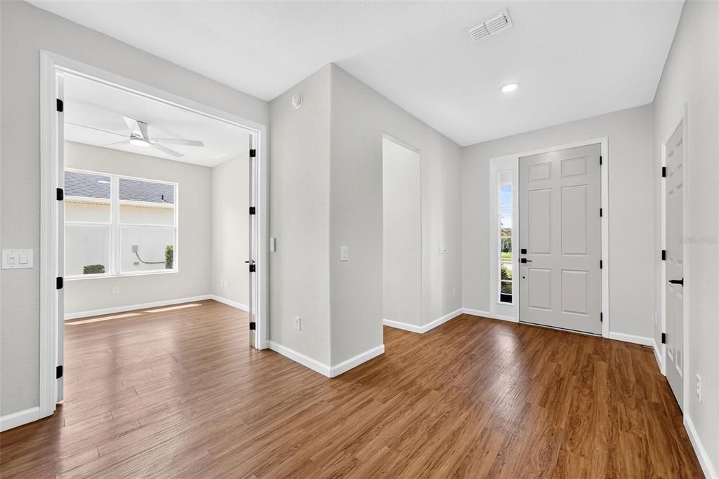 For Sale: $275,000 (3 beds, 2 baths, 1596 Square Feet)
