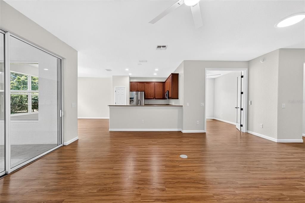 For Sale: $275,000 (3 beds, 2 baths, 1596 Square Feet)