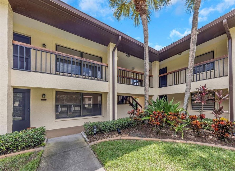 For Rent: $2,250 (2 beds, 2 baths, 1030 Square Feet)