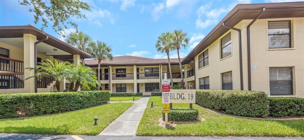 For Rent: $2,250 (2 beds, 2 baths, 1030 Square Feet)
