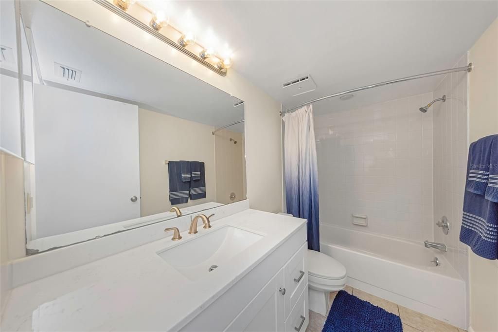 For Rent: $2,250 (2 beds, 2 baths, 1030 Square Feet)
