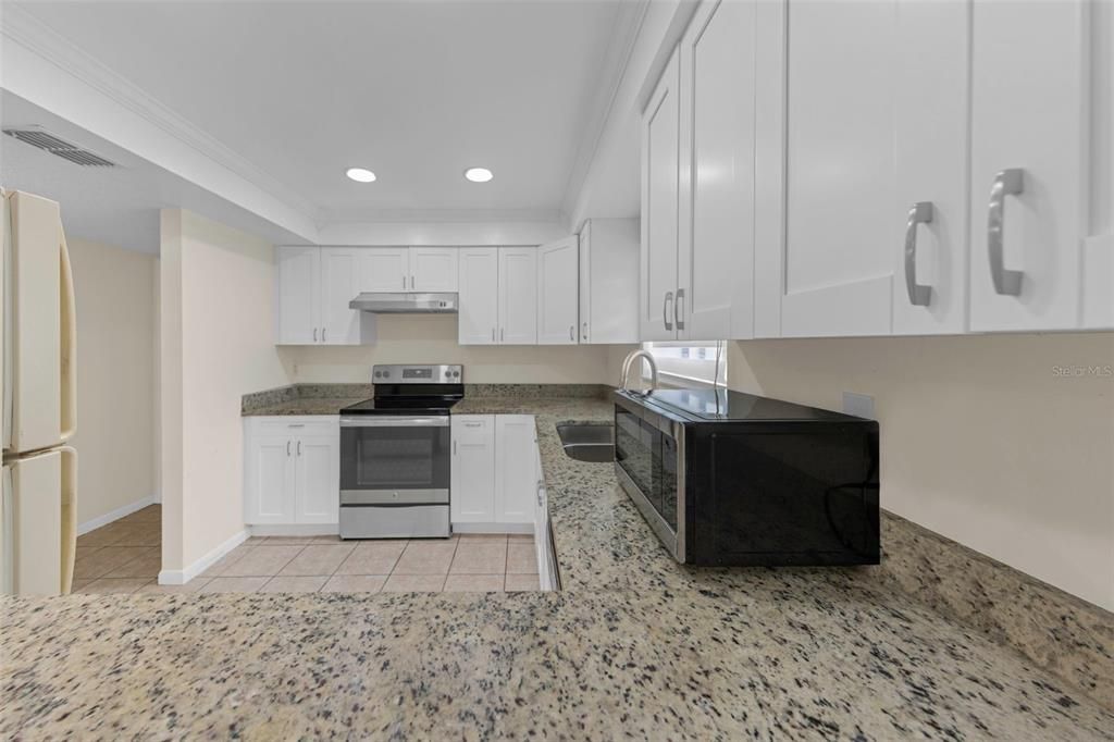For Rent: $2,250 (2 beds, 2 baths, 1030 Square Feet)