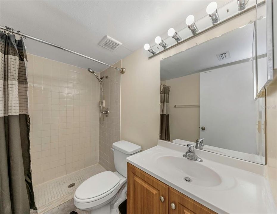For Rent: $2,250 (2 beds, 2 baths, 1030 Square Feet)