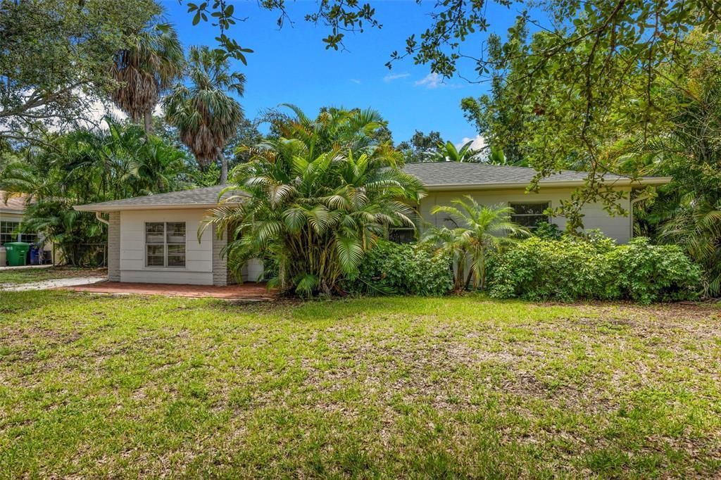 For Rent: $3,000 (2 beds, 1 baths, 1056 Square Feet)
