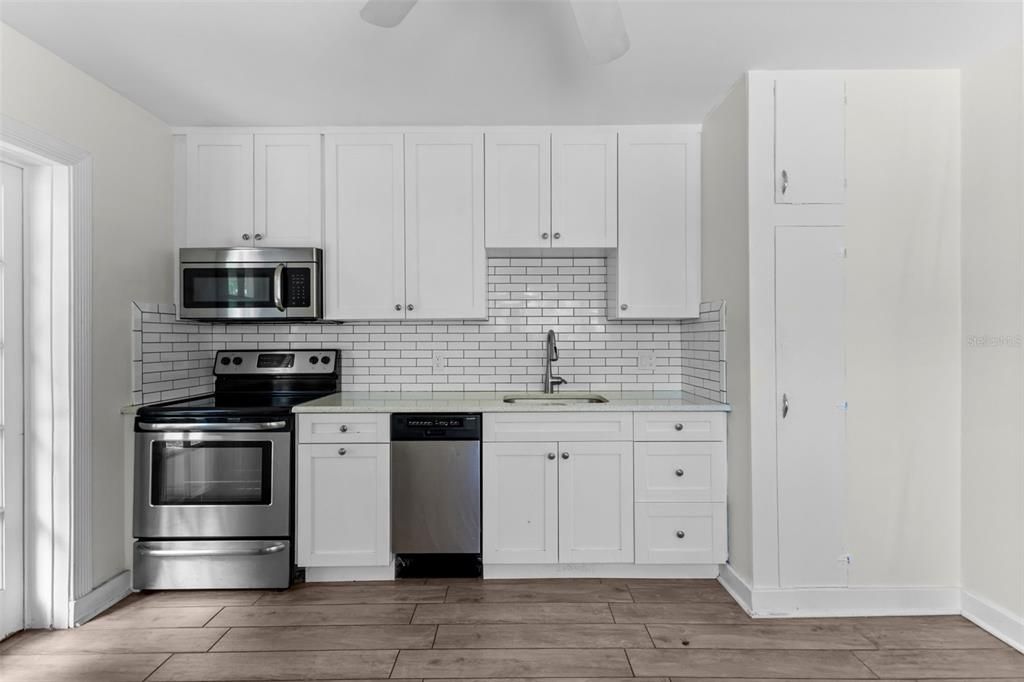 For Rent: $3,000 (2 beds, 1 baths, 1056 Square Feet)