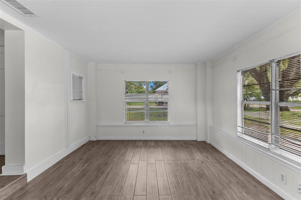 For Rent: $3,000 (2 beds, 1 baths, 1056 Square Feet)