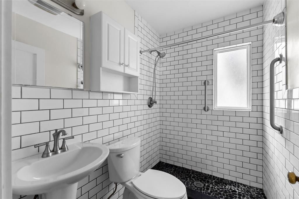 For Rent: $3,000 (2 beds, 1 baths, 1056 Square Feet)