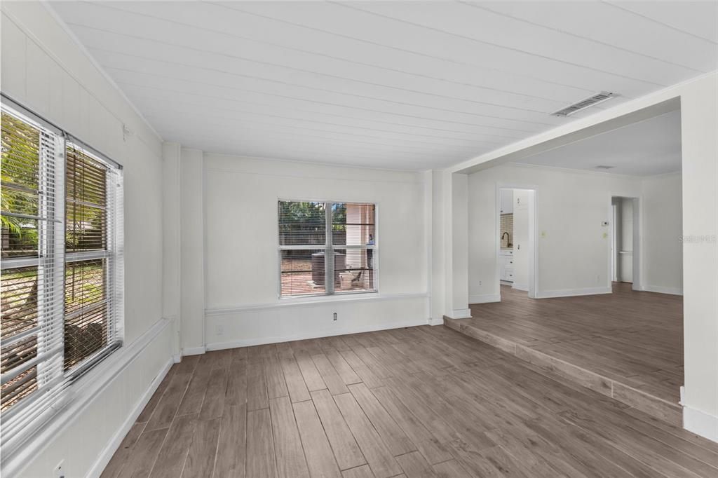 For Rent: $3,000 (2 beds, 1 baths, 1056 Square Feet)