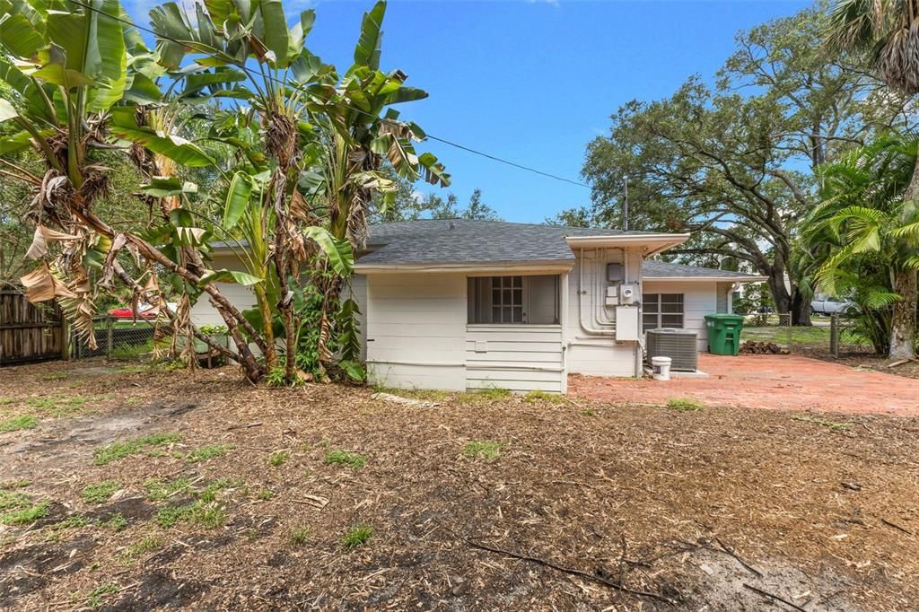 For Rent: $3,000 (2 beds, 1 baths, 1056 Square Feet)