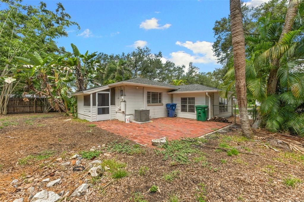For Rent: $3,000 (2 beds, 1 baths, 1056 Square Feet)