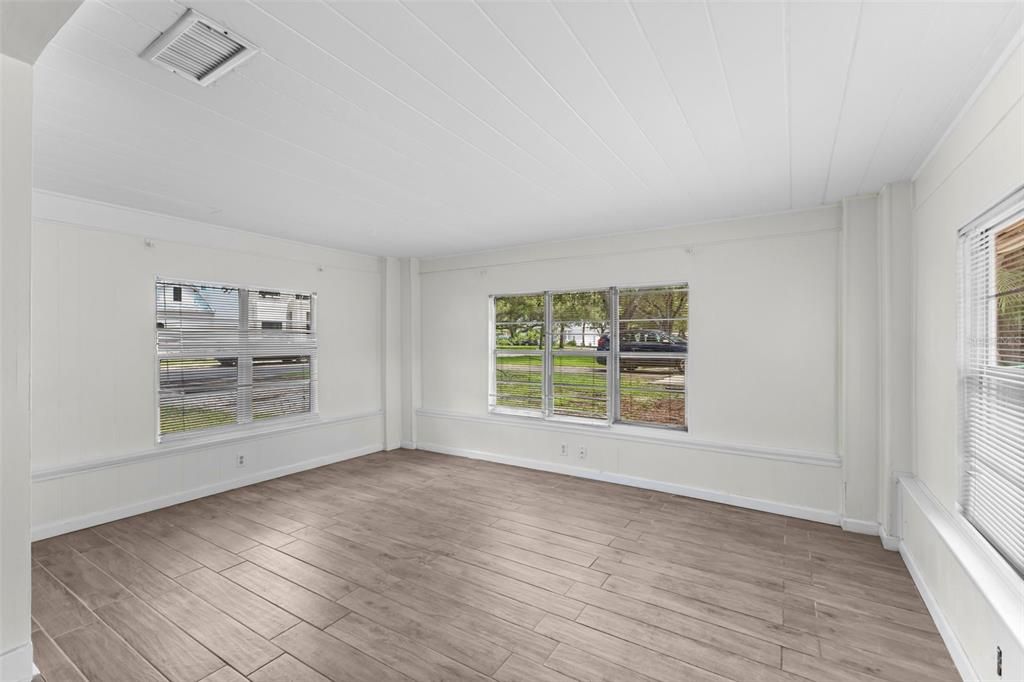 For Rent: $3,000 (2 beds, 1 baths, 1056 Square Feet)