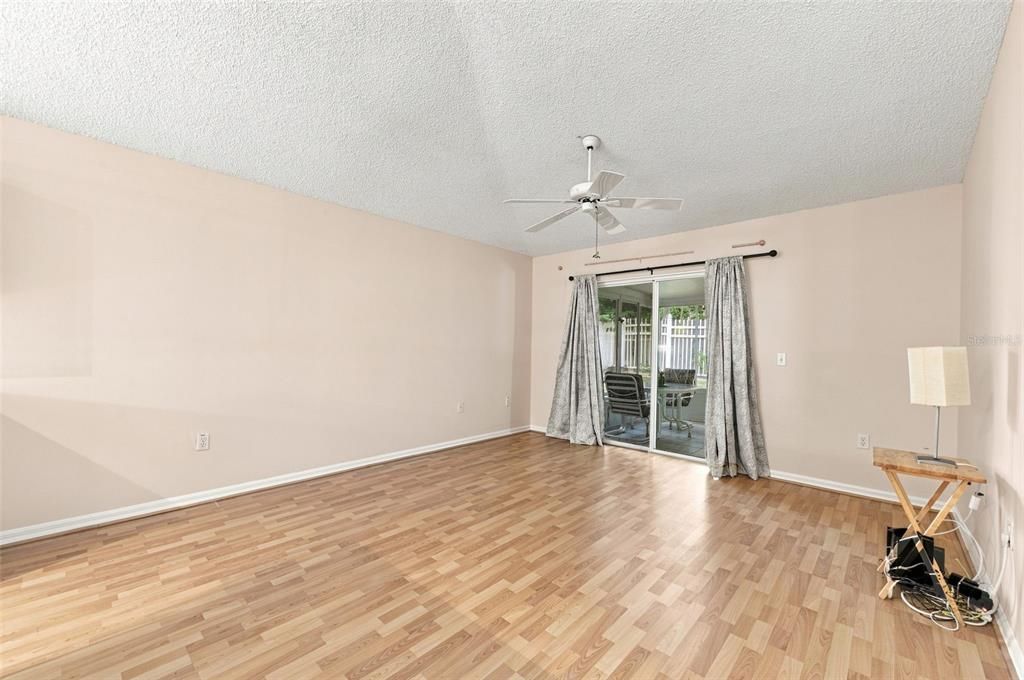 For Sale: $400,000 (3 beds, 2 baths, 1632 Square Feet)