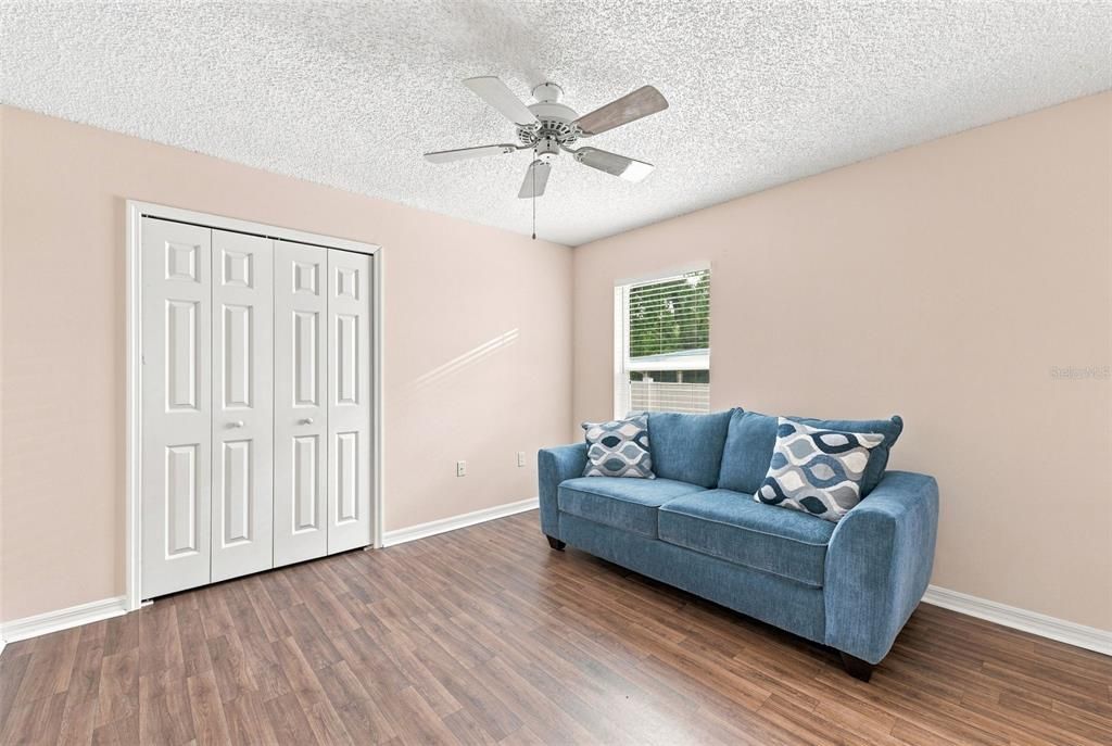 For Sale: $400,000 (3 beds, 2 baths, 1632 Square Feet)