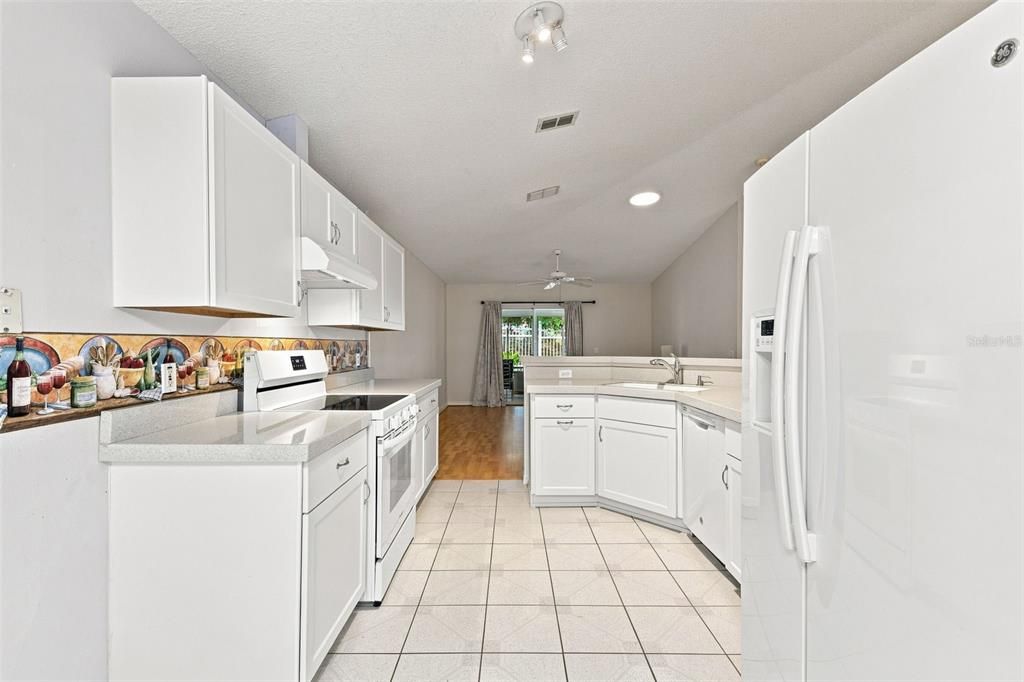 For Sale: $400,000 (3 beds, 2 baths, 1632 Square Feet)