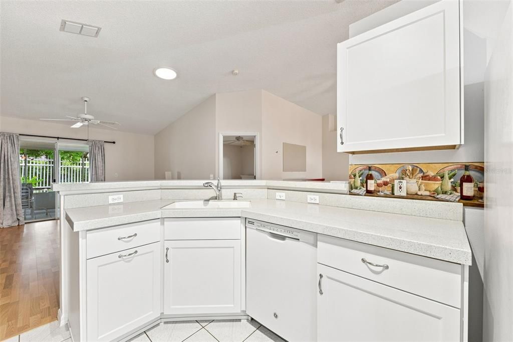 For Sale: $400,000 (3 beds, 2 baths, 1632 Square Feet)